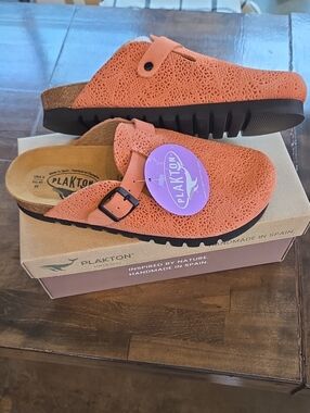 Plakton Size 9 Peach Perforated Leather Clog Mules NEW